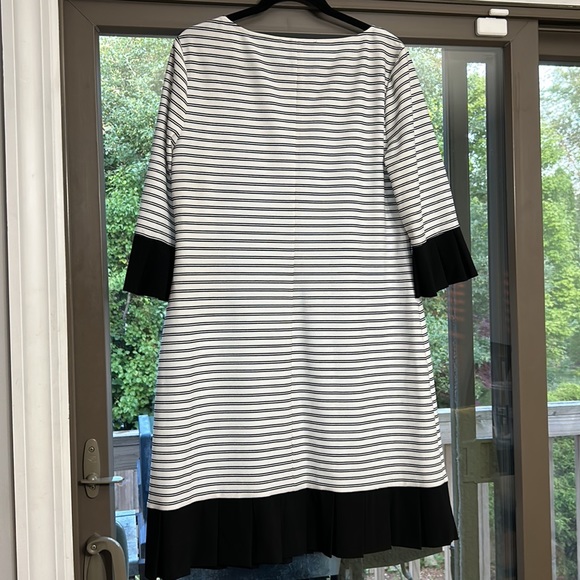 Casual black and white striped over the head dress - Picture 2 of 3